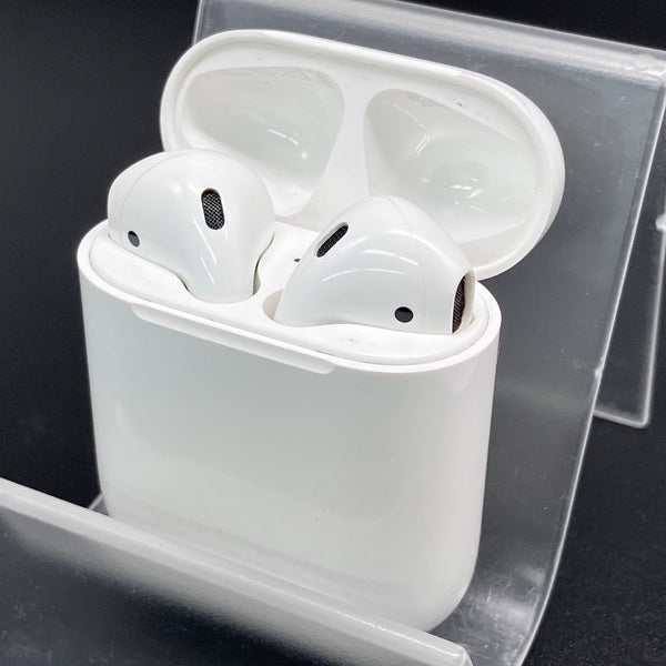 【中古】AirPods with Charging Case MV7N2J/A【秋葉原】