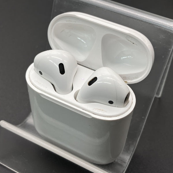 【中古】AirPods with Charging Case MV7N2J/A【秋葉原】