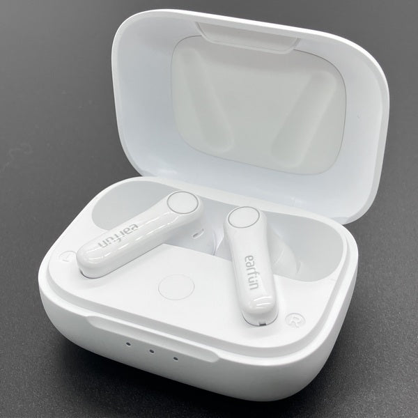 【中古】Air Pro 4 - Glossy White【秋葉原】