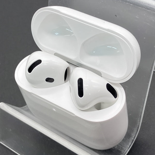 【中古】AirPods 4 MXP63J/A【秋葉原】