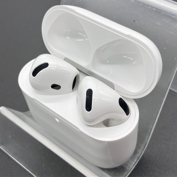 【中古】AirPods 4 MXP93J/A（アクティブノイズキャンセリング搭載）【秋葉原】