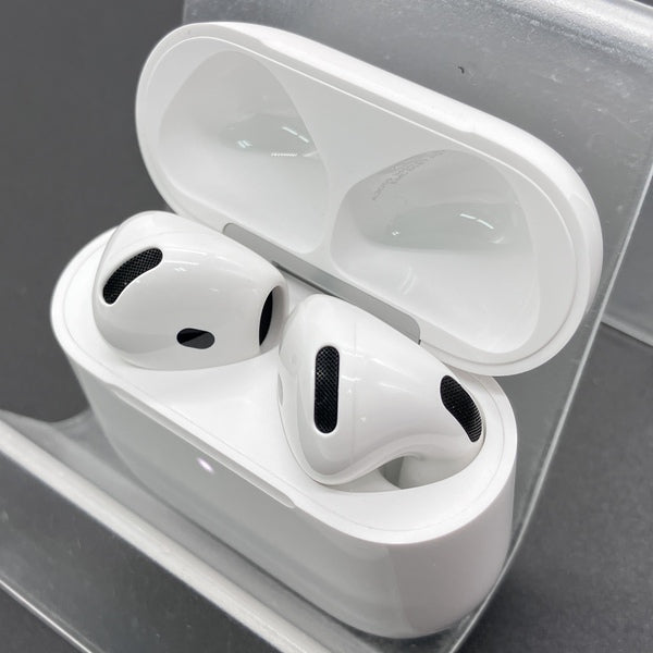 【中古】AirPods 4 MXP93J/A（アクティブノイズキャンセリング搭載）【秋葉原】