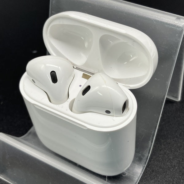 【中古】AirPods with Charging Case MV7N2J/A【日本橋】