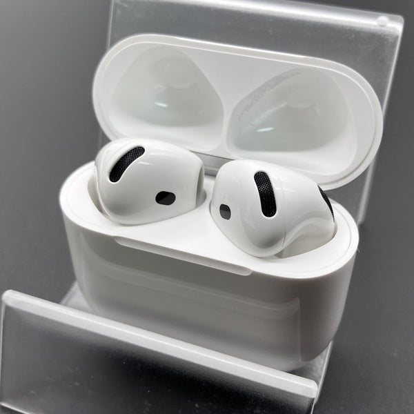 【中古】AirPods 4 MXP93J/A（アクティブノイズキャンセリング搭載）【秋葉原】