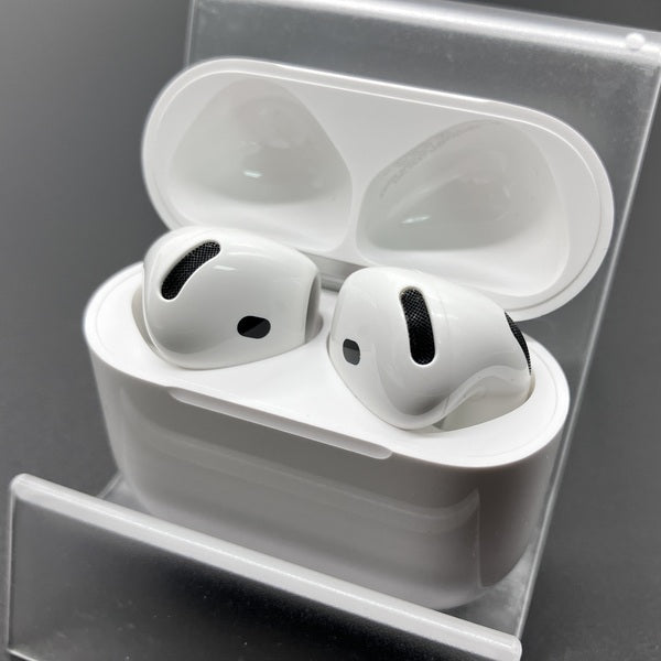 【中古】AirPods 4 MXP93J/A（アクティブノイズキャンセリング搭載）【秋葉原】
