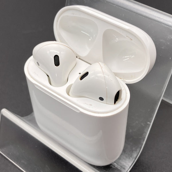 【中古】AirPods with Charging Case MV7N2J/A【秋葉原】