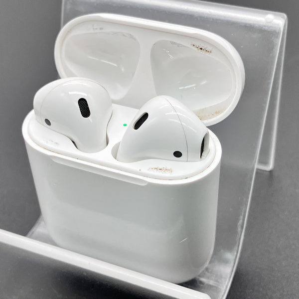 【中古】AirPods with Charging Case MV7N2J/A【日本橋】