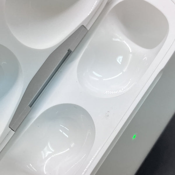 Apple 【中古】MagSafe充電ケース(USB-C)付きAirPods Pro(第2世代