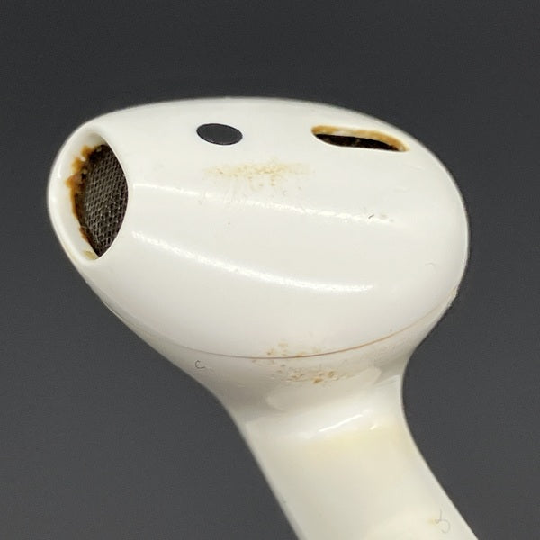 Apple 【中古】AirPods with Charging Case MV7N2J/A【秋葉原】 – e
