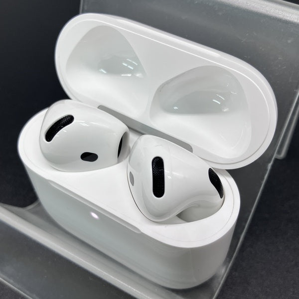 【中古】AirPods 4 MXP63J/A【秋葉原】