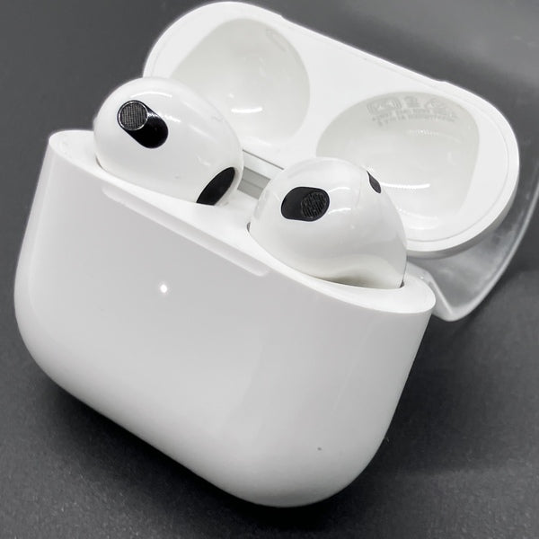 【中古】Airpods MPNY3J/A 3rd Generation  Lightning充電ケース付【日本橋】