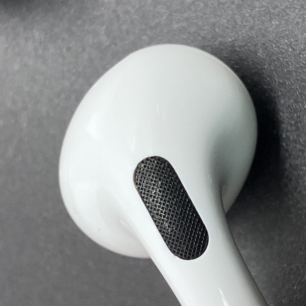 AirPodsPro第2世代 本体 充電ケース付き ホワイト 中古品 Apple 【中古】MagSafe充電ケース(USB-C)付きAirPods Pro(第2世代