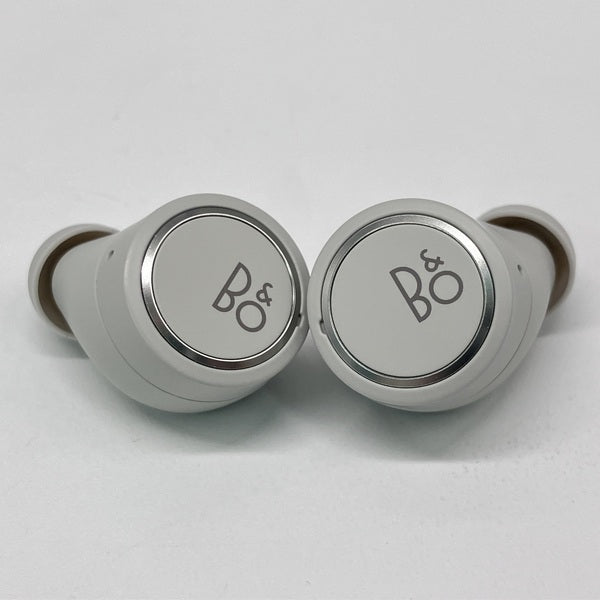 【中古ワイヤレスイヤホン】B＆O E8 3rd グレイミスト BANG & OLUFSEN 【中古】Beoplay E8 3rd Gen Grey Mist【日本橋】 – e