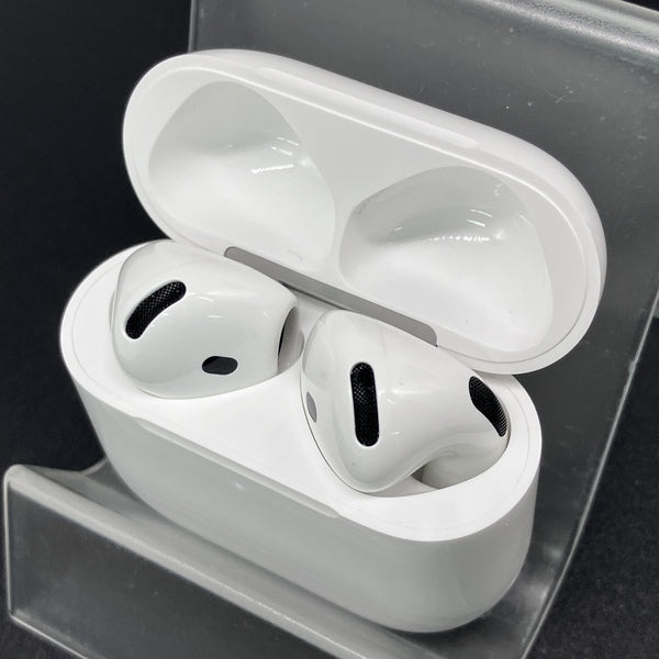 【中古】AirPods 4 MXP63J/A【秋葉原】