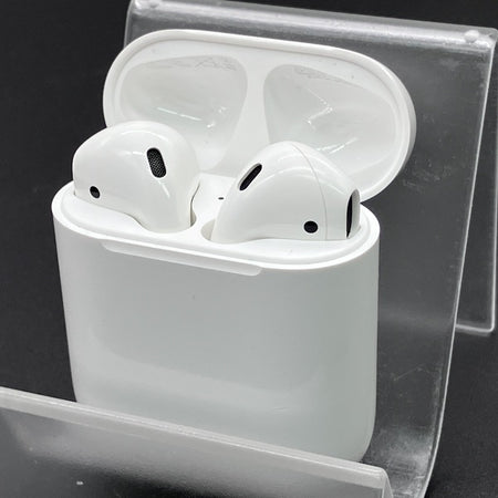 Apple 【中古】AirPods with Charging Case MV7N2J/A【秋葉原】 – e