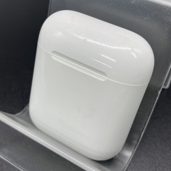 Apple 【中古】AirPods with Wireless Charging Case MRXJ2J-A【名古屋