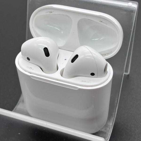 【中古】AirPods with Charging Case MV7N2J/A【秋葉原】