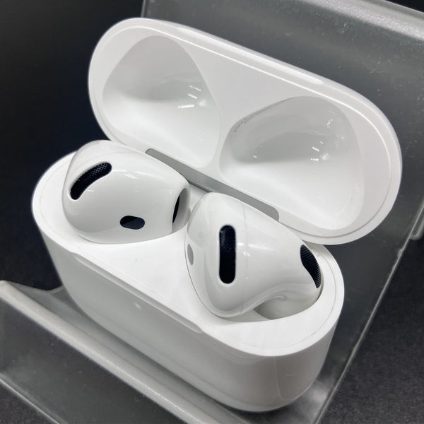 【中古】AirPods 4 MXP63J/A【秋葉原】