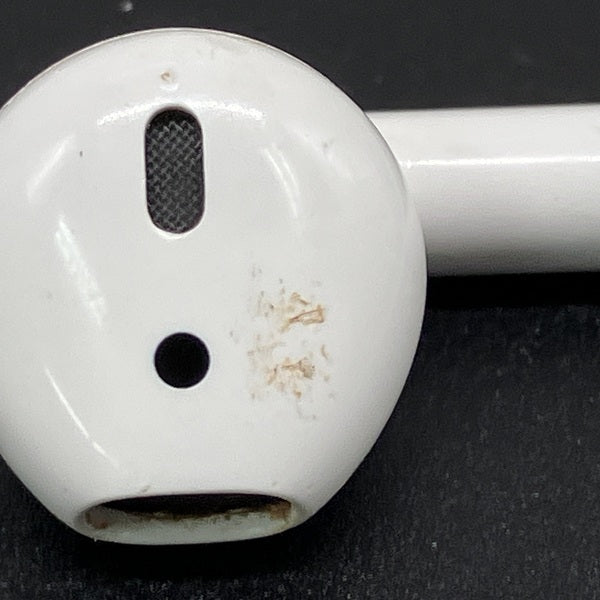 Apple 【中古】AirPods with Charging Case MV7N2J/A【秋葉原】 – e