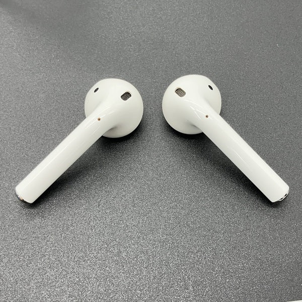 中古AirPods Apple 【中古】AirPods with Wireless Charging Case MRXJ2J-A【秋葉原