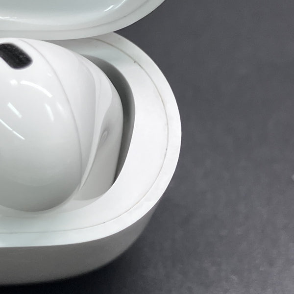 Apple 【中古】MagSafe充電ケース(USB-C)付きAirPods Pro(第2世代