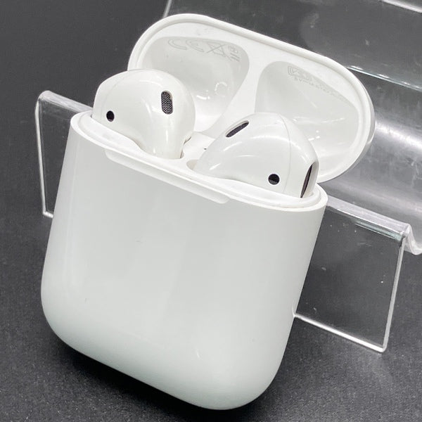 【中古】AirPods with Charging Case MV7N2J/A【秋葉原】