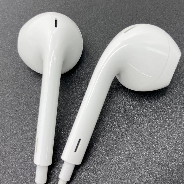 【中古】EarPods with Lightning Connector【秋葉原】