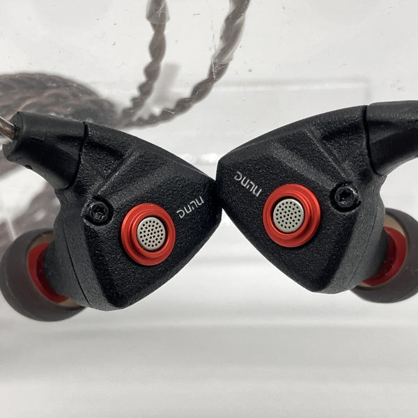【中古】TITAN S ブラック【秋葉原】