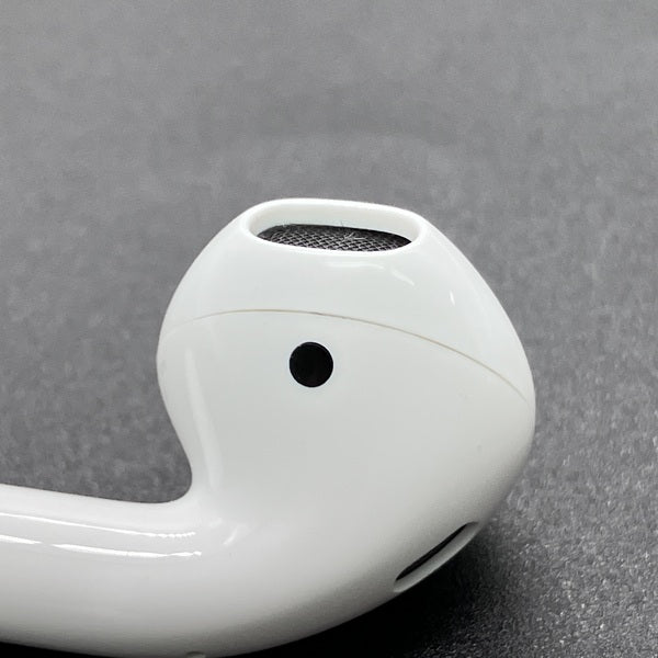 Apple 【中古】AirPods with Charging Case MV7N2J/A【秋葉原】 – e