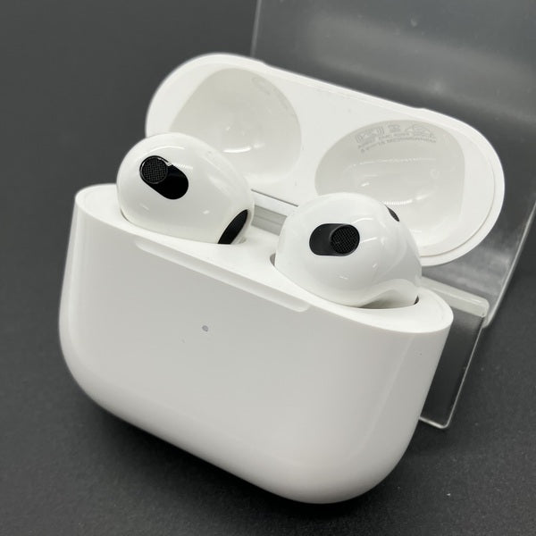 【中古】Airpods MPNY3J/A 3rd Generation  Lightning充電ケース付【日本橋】