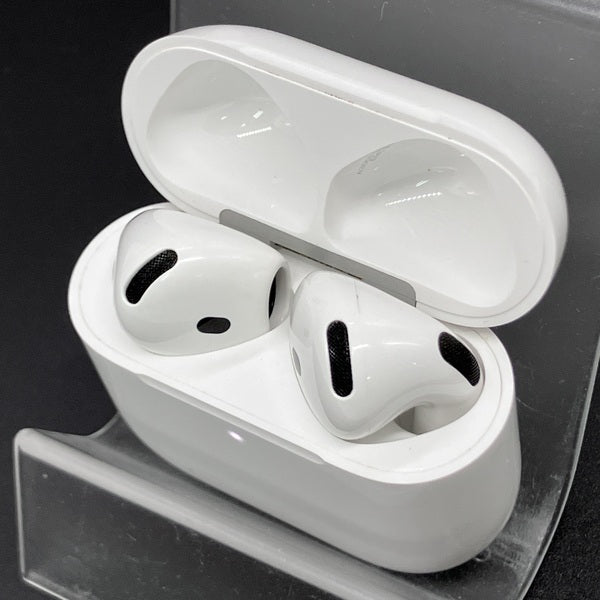【中古】AirPods 4 MXP93J/A（アクティブノイズキャンセリング搭載）【秋葉原】