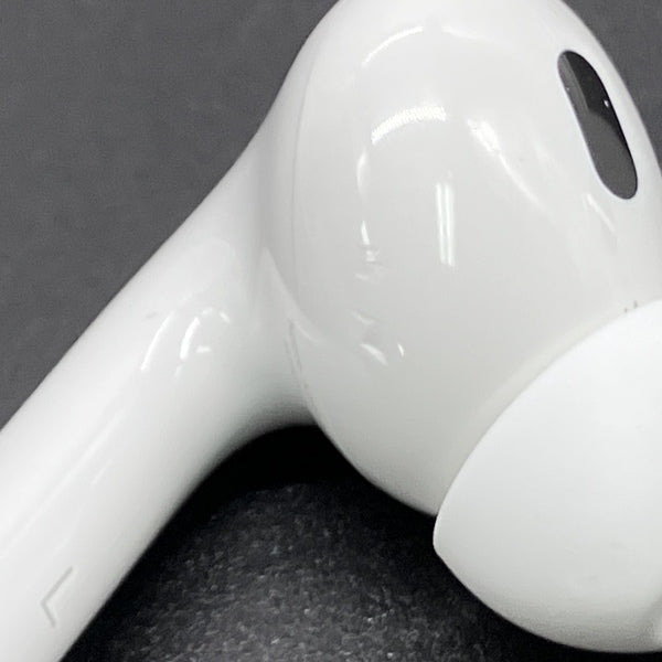 【中古】MagSafe充電ケース(USB-C)付きAirPods Pro(第2世代) MTJV3JA【秋葉原】