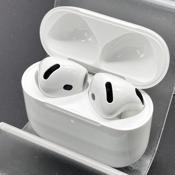 【中古】AirPods 4 MXP93J/A（アクティブノイズキャンセリング搭載）【秋葉原】