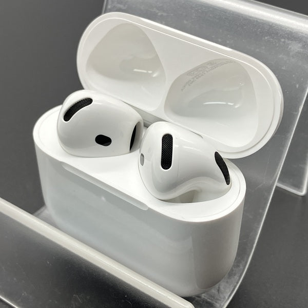 【中古】AirPods 4 MXP93J/A（アクティブノイズキャンセリング搭載）【秋葉原】