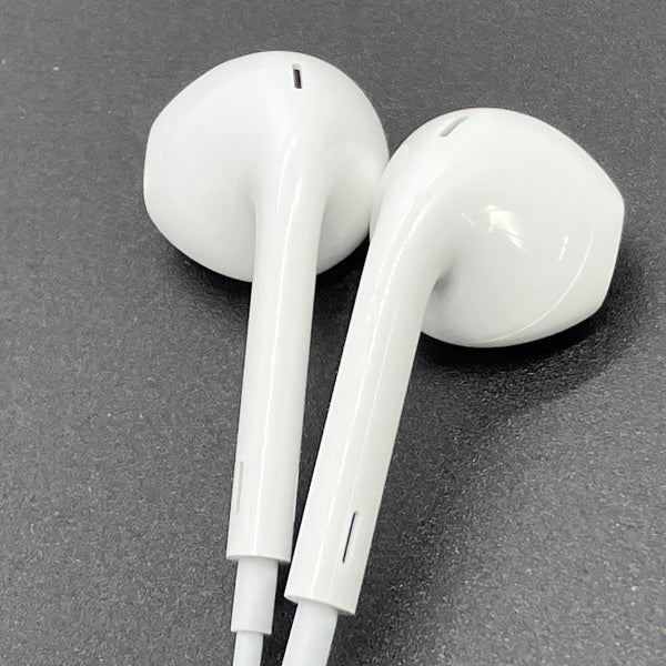 【中古】Apple EarPods with Remote and Mic【秋葉原】