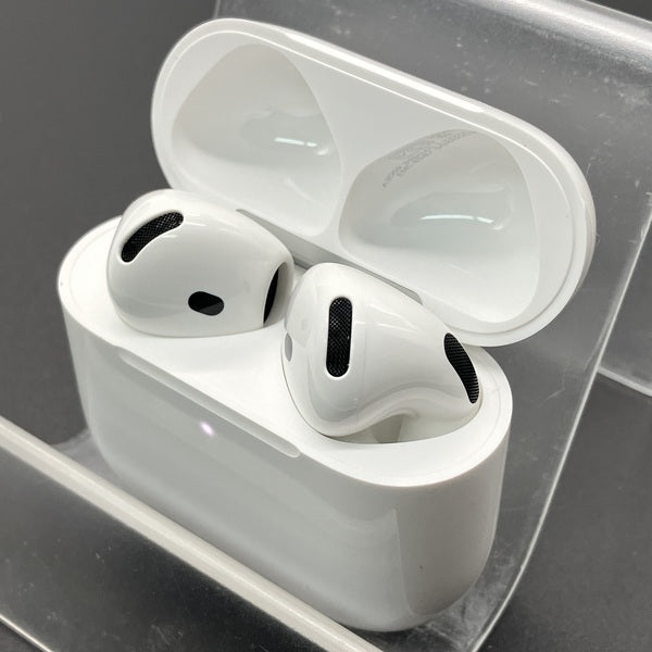 【中古】AirPods 4 MXP93J/A（アクティブノイズキャンセリング搭載）【秋葉原】