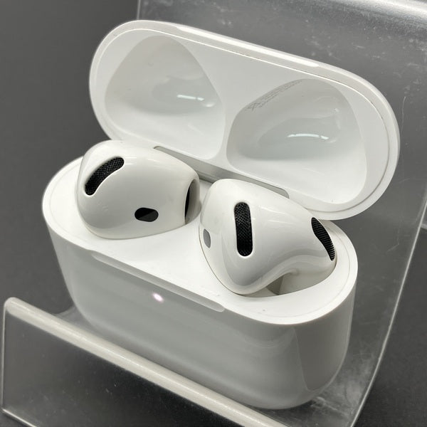 【中古】AirPods 4 MXP93J/A（アクティブノイズキャンセリング搭載）【秋葉原】