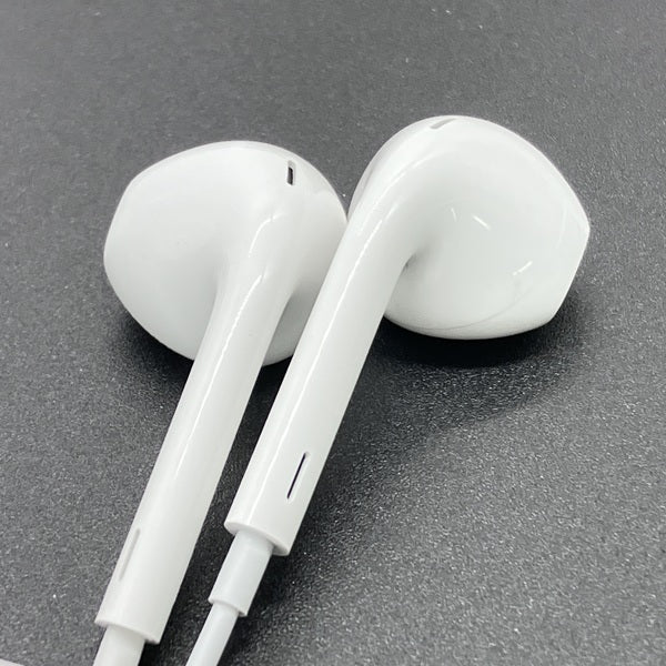 【中古】Apple EarPods with Remote and Mic【秋葉原】