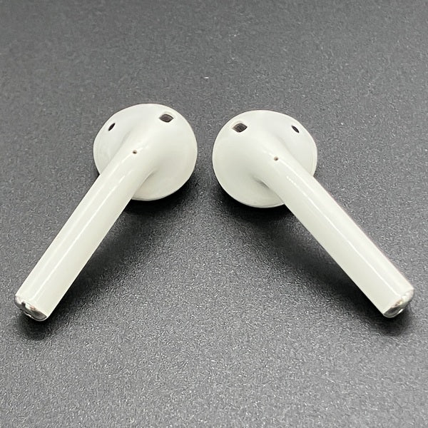 Apple 【中古】AirPods with Charging Case MV7N2J/A【秋葉原】 – e