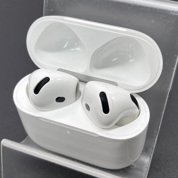 【中古】AirPods 4 MXP93J/A（アクティブノイズキャンセリング搭載）【秋葉原】