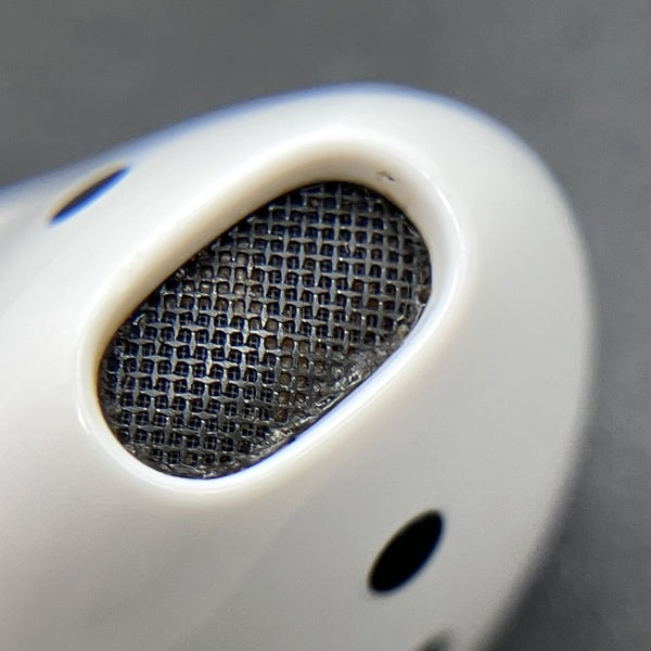 【中古】AirPods with Wireless Charging Case  MRXJ2J-A【秋葉原】
