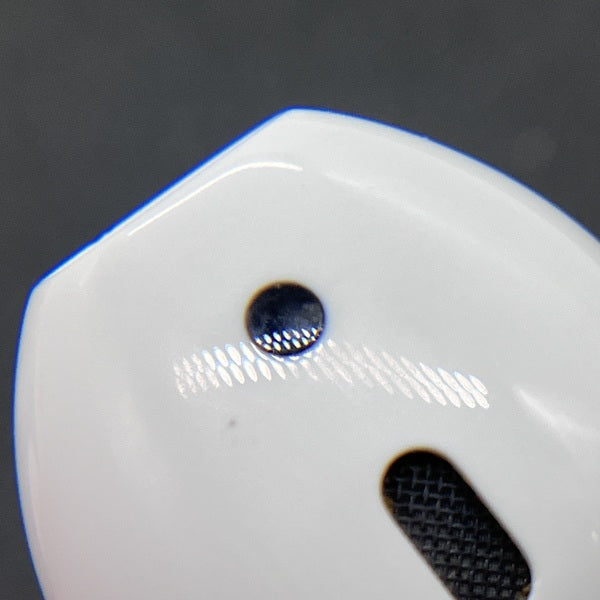 【中古】AirPods with Wireless Charging Case  MRXJ2J-A【秋葉原】