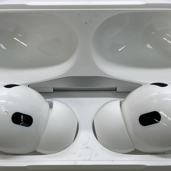 Apple AirPods Pro 第2世代 MagSafe充電ケース　中古美品 Apple 【中古】MagSafe充電ケース(USB-C)付きAirPods Pro(第2世代